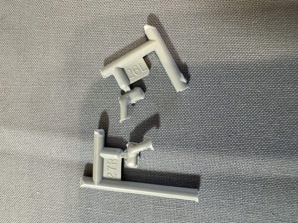 AMT/ERTL 6808 Dodge Viper RT/10 Parts Kit Bash Exhaust Collector #26 #27