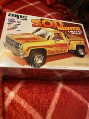 SKILL 2 MODEL KIT 1981 CHEVROLET 4X4 PICKUP TRUCK “SOD BUSTER” 1/25 MPC MPC972