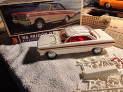 AMT ’65 Ford Falcon Futura Sprint 1:25 Plastic Car Model Kit Painted