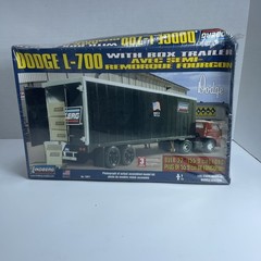 Lindberg Dodge L-700 Trailer 1/25 Scale Plastic Model Kit #73071 Lvl 3 Sealed