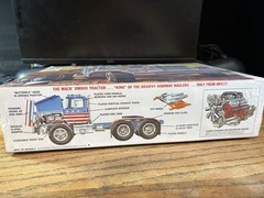 1/25 MPC Mack DM800 Semi Tractor Cab – Plastic Model Truck Vehicle Kit NIB