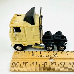 Snap Fit Over The Road Ford CL-9000 Sleeper Lindberg HO Scale Model Kit # 1047