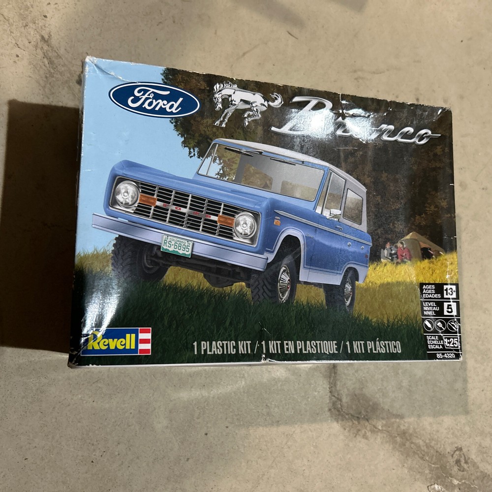 Revell Ford Bronco 1/25 Scale Plastic Model Car Kit 85-4320 NEW IN BOX