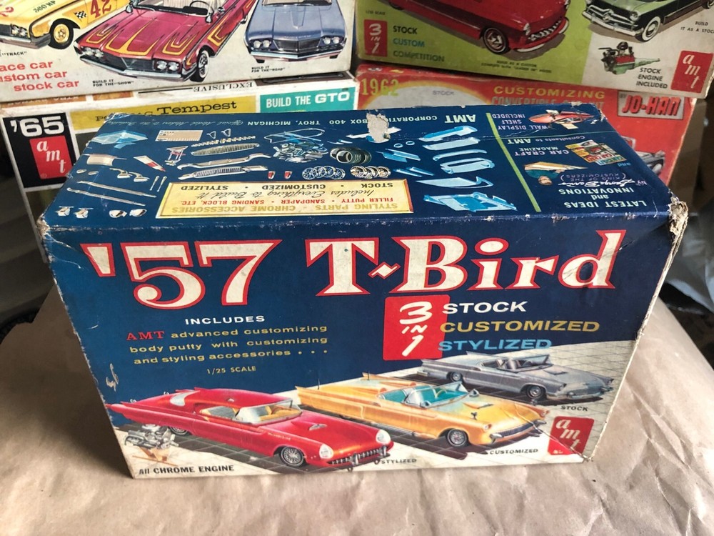 AMT 3 Way 1957 Ford Thunderbird T-bird George Barris Model Kit T2257 BOX 1:25