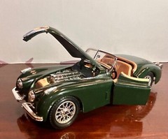 2PC LOT: Burago ’48 Jaguar XK120 & Mira ’36 Mercedes 540K Model Cars 1:24 (Both)