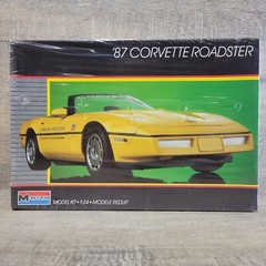 Monogram ’87 Corvette Roadster 1:24 Model Kit New Sealed Box