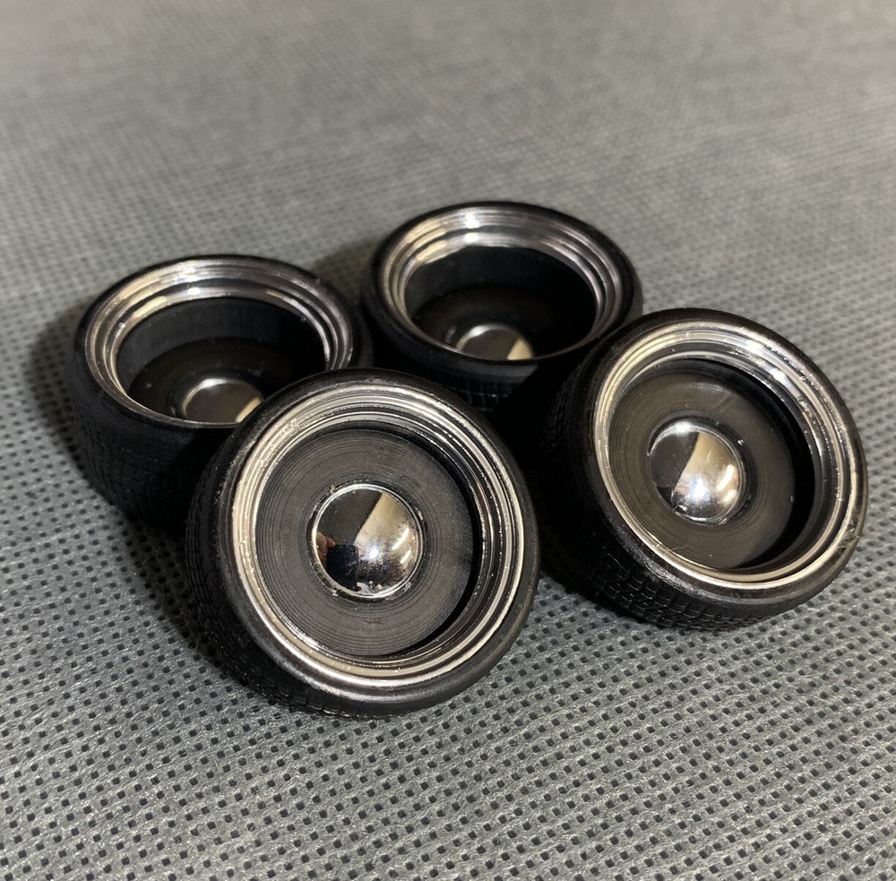 1:25 26” Steel Smoothie With Chrome Beauty Rings And Caps. Lowpro Rubber Tires.