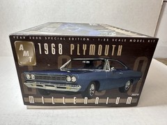 AMT 1968 Plymouth Road Runner Millennium 1:25 Model Kit #30270 NEW OPEN BOX