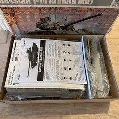 Trumpeter 1:35 Russian T-14 Armata MBT Tank Model Kit, Unassembled