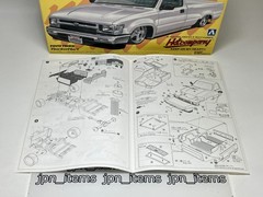 Aoshima 1/24 Kit TOYOTA 80 HILUX CUSTOM Ver.1 Hot Company Pick Up Unassembled