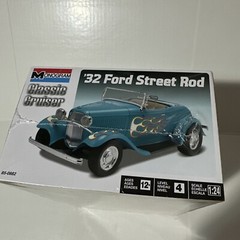 New Momogram Blue ’32 Ford Street Rod, 1:24 Scale, Classic Cruiser, Model Kit