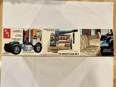 AMT White Freightliner SD Truck Tractor Plastic Model Kit 1:25 Scale (Open Box)