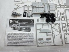 AMT ERTL Ford F-150 Ortho Lawn & Garden 1:25 Scale Model 8304 Open Box M19