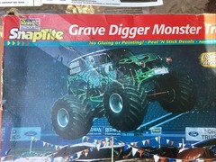 Revell Monogram 85-1901 Snaptite Grave Digger Monster Truck 1/25 Model Kit