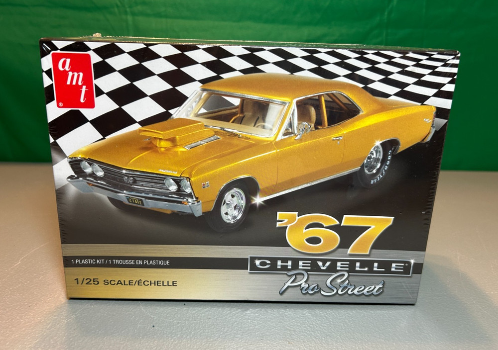AMT 1967 Chevelle Pro Street Car Plastic Model Kit 1/25 Scale Sealed