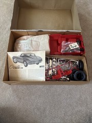Monogram Car Model Kit 1965 ’65 Corvette Sting Ray Stingray 1/8 Scale Red 2600