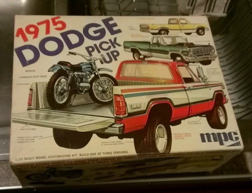 MPC 1/25 1975 DODGE PICKUP TRUCK