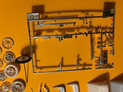 1929 FORD MODEL A ROADSTER MODEL KIT AMT ERTL 1/25 SCALE STARTED HAS EXTRA PARTS
