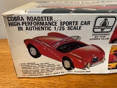 AMT Modern Classic Cobra Roadster 1:25 Scale Skill Level-2 Open Box but Complete
