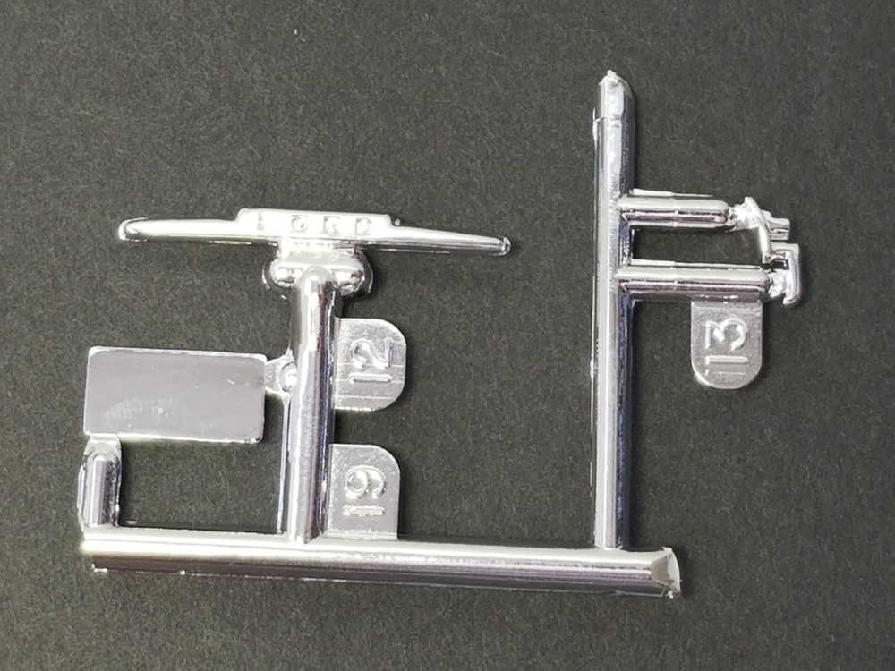 48 Ford Coupe TRUNK HANDLE , TRIM / EMBLEM from Revell 1:25 Model Kit 48