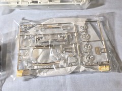 AMT 1/25 SCALE ’62 FORD THUNDERBIRD 2 IN 1 CUSTOMIZING KIT FACTORY SEALED 2011