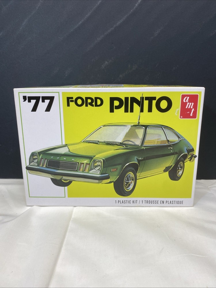 AMT 1977 Ford Pinto 1/25 Scale Plastic Model Car Kit c2010