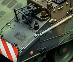 1/35 assembled German PZH2000 modern self-propelled howitzer with metal barrel