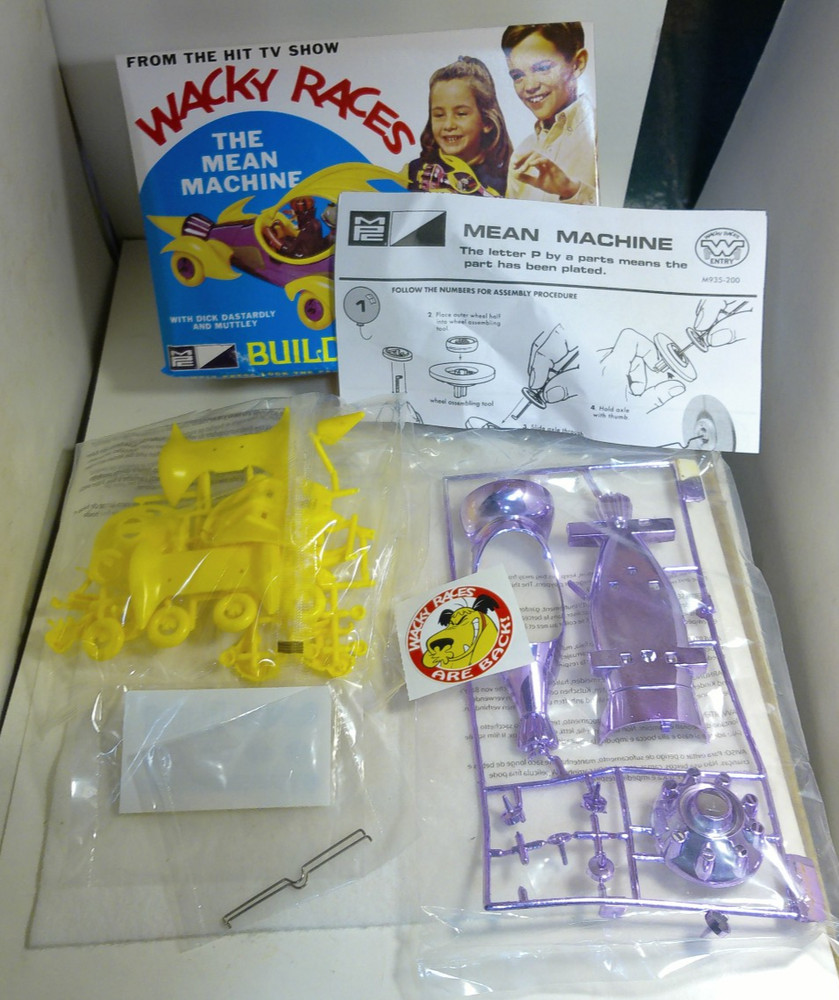 MPC 935/12 Wacky Races, The Mean Machine, Dick Dastardly, Muttley, BOX DAMAGE