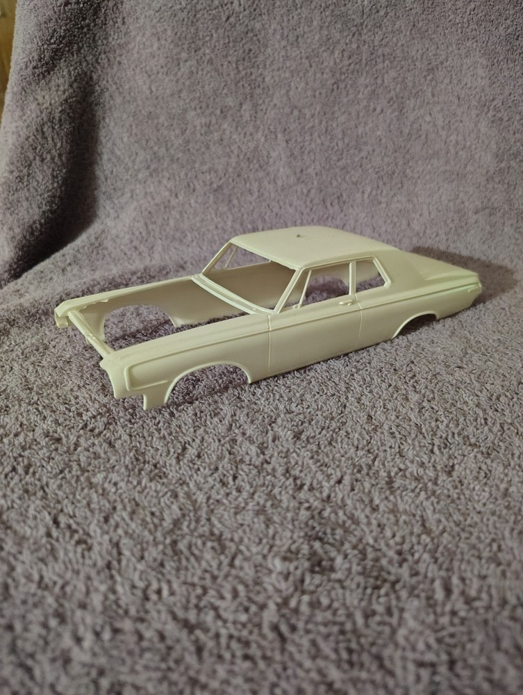 Vintage 1964 Dodge 330 1:25 Model Car Body