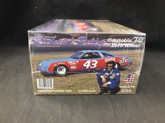 Salvinos Jr Richard Petty Oldsmobile 442 1979 Winner 1:25 Scale Model Kit