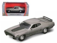 Road Signature 94218S 1971 Plymouth GTX 440 6 Pack Silver 1/43 Diecast Model Car