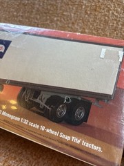 Monogram SnapTite 1/32 Bird’s Eye Fruehauf 40′ Reefer Semi Trailer Sealed Vtg