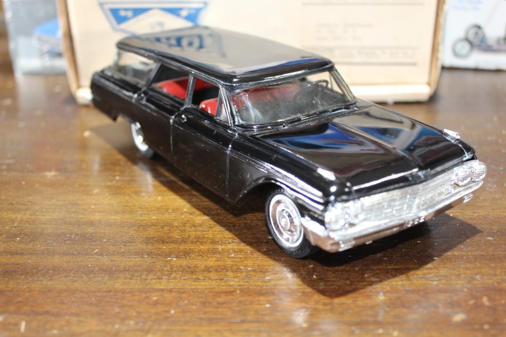 Hubley 1962 Ford Country Sedan Wagon Promo 1/25