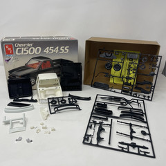 AMT ERTL # 6032 Chevrolet C 1500 454 SS PICKUP TRUCK1/25 Scale Open Unbuilt S8