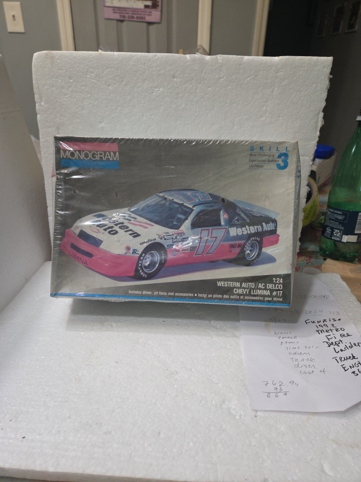 1991 Monogram Darrell Waltrip’s #17 Western Auto/AC Delco Chevy Lumina 1:24 NEW