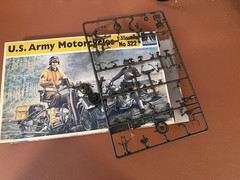 Italeri 322 1/35 Military Model Kit WWII U.S Military Police w/Motorcycle 6926