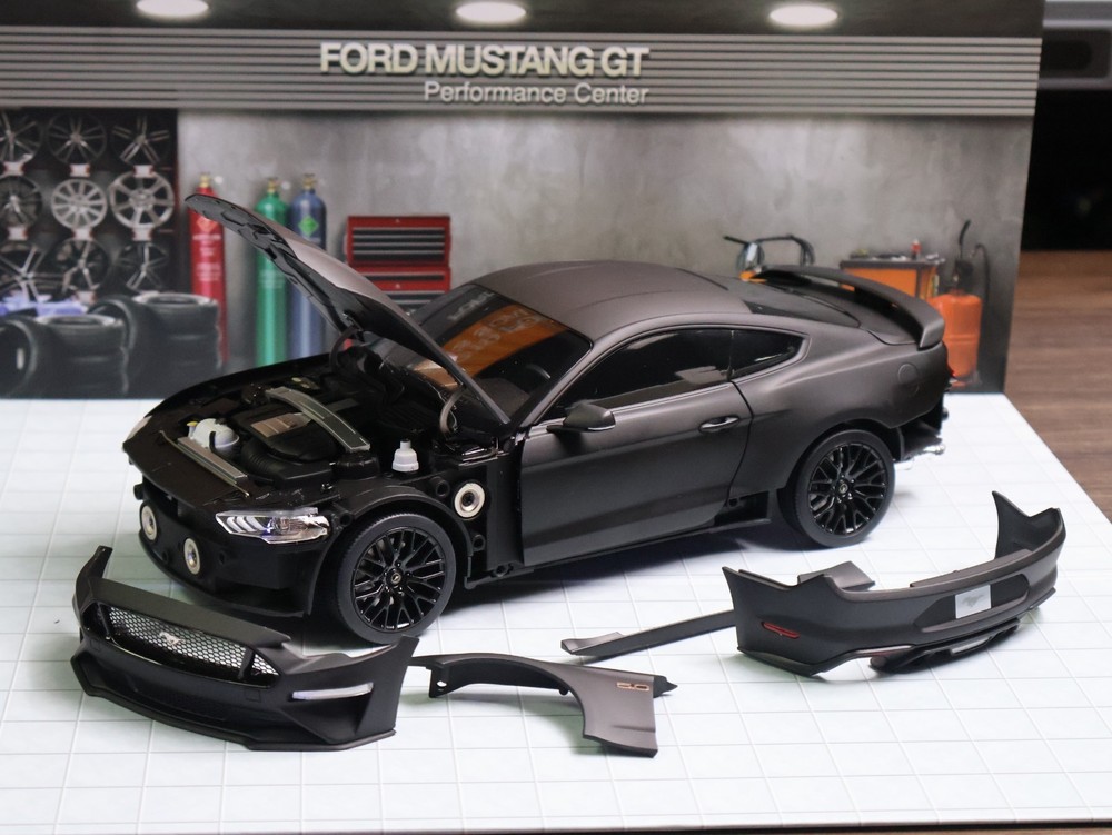 DM 1:18 Ford Mustang GT 2019 Matte Black RHD Diecast Cars Models Miniature Gifts