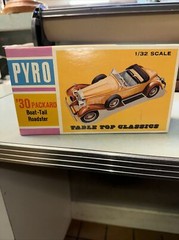 New 1968 Vintage PYRO 1930 Packard Boat-Tail Roadster 1:32 Plastic Model Kit