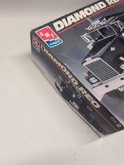 AMT/ERTL 8137 Diamond Reo Semi Tractor 1/25 Model Kit Factory Selaed Parts