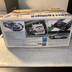 Revell Shelby Cobra 427 S/C Model 1:24 Car Kit No. 85-2828 Vintage 2005