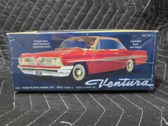 Moebius Models 1961 Pontiac Ventura 1:25 Model Kit #1211. NIB!!!!