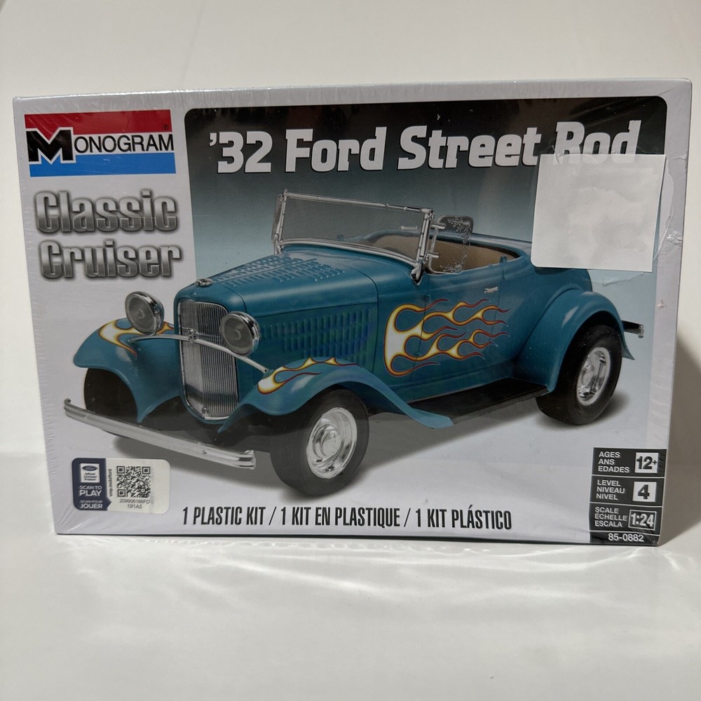 New Momogram Blue ’32 Ford Street Rod, 1:24 Scale, Classic Cruiser, Model Kit