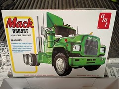 AMT Mack R685ST Truck 1/25 NOS Kit