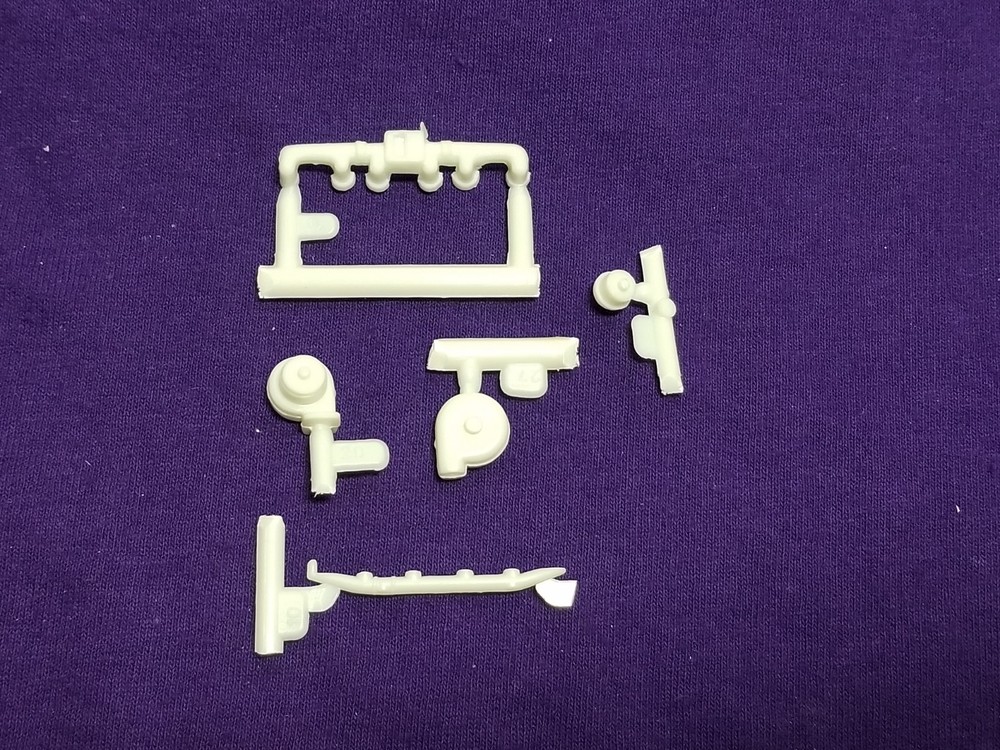 Diamond REO Truck Tractor TURBO & EXHAUST MANIFOLD for 1:25 AMT Model Kit