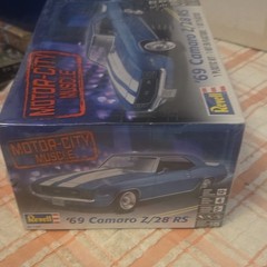 Revell Motor City Muscle ’69 Camaro Z/28 RS 1:25 Plastic Model Car Kit 12+