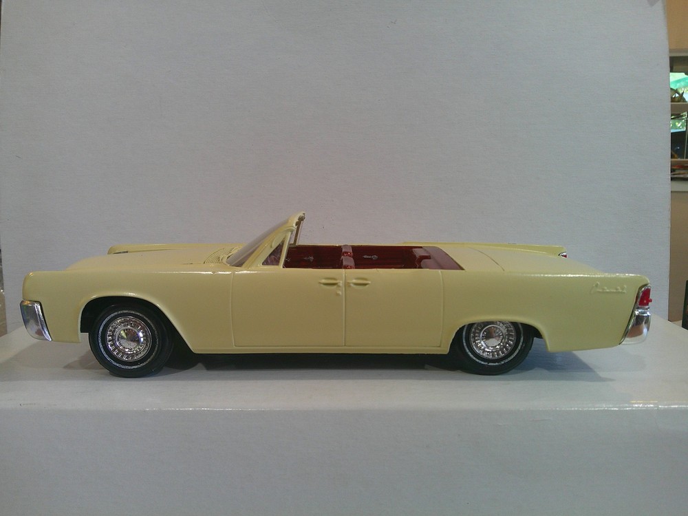 AMT 1962 Lincoln Continental Convertible Built model 1/25 Read Description