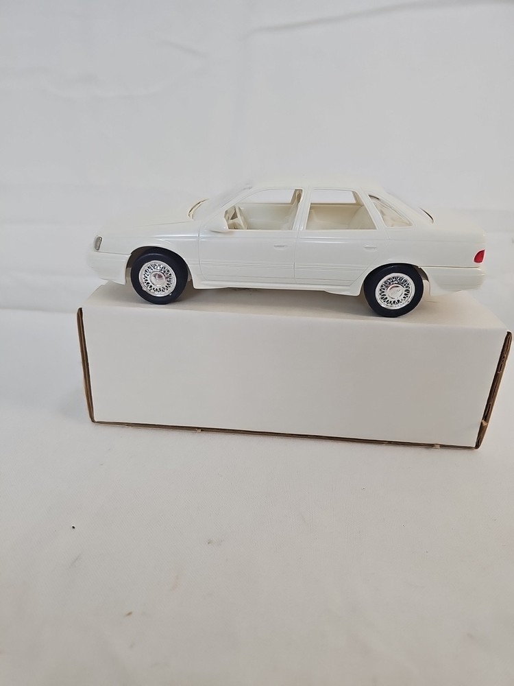 ERTL NIB PROMO CAR 1990 FORD TAURUS SHO WHITE #6048EO