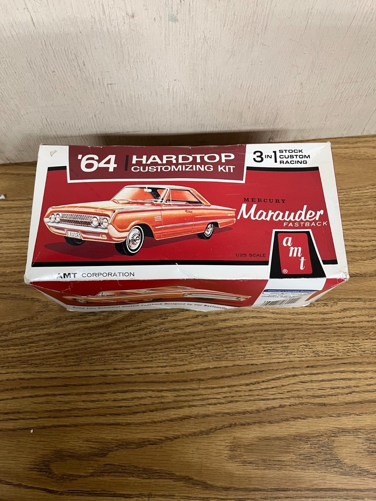 AMT. 1964 MERCURY MARAUDER FASTBACK HARDTOP. 1/25 SCALE. MODEL KIT 6022.