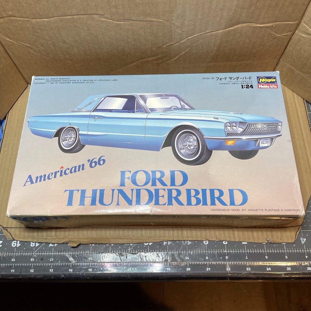 Hasegawa American ’66 Ford Thunderbird Model Kit Unassembled 1:24 CB-5