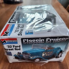 NEW Vintage MONOGRAM 1932 Ford Street Rod Model Kit. Skill Level 2